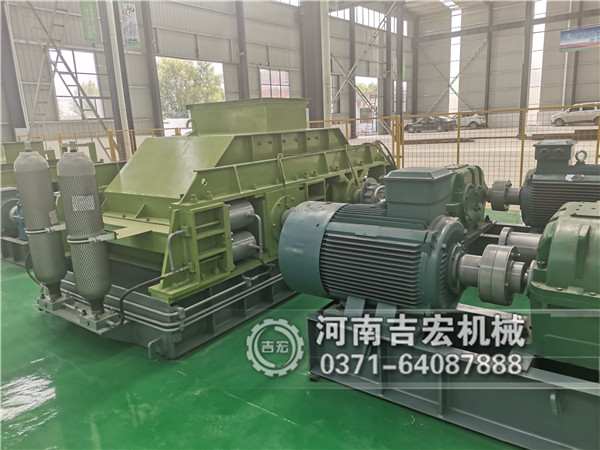 1200液壓輥式破碎機(jī)多少錢(qián)一臺(tái)？