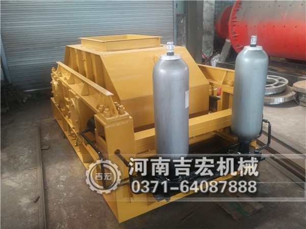 對(duì)輥破碎機(jī)使用注意事項(xiàng)