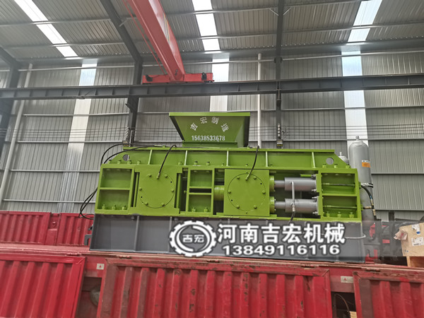 破碎紅磚什么設(shè)備比較好,這里推薦雙齒輥破碎機(jī)！