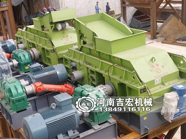 花崗巖制砂,進(jìn)料10毫米,出料2.5毫米以下就用對(duì)輥制砂機(jī)！