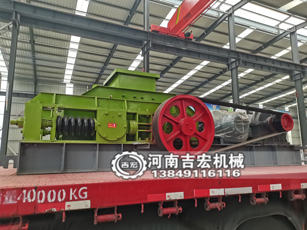 雙齒輥破碎機(jī)粉狀少,可出0.5-10公分顆粒！