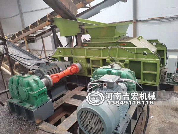 5-6毫米礦渣破碎就用對(duì)輥破碎機(jī),出料3毫米以下成品率高！